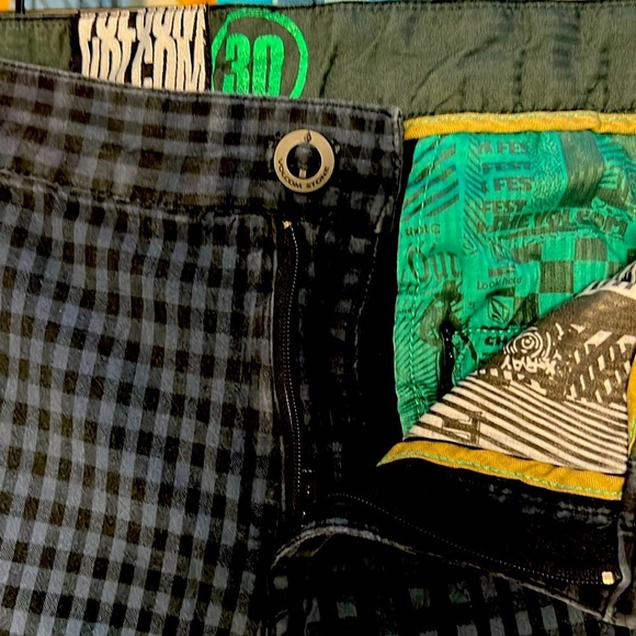 Volcom 🩳 Men's Blue Checkered Shorts - Picture 2 of 7